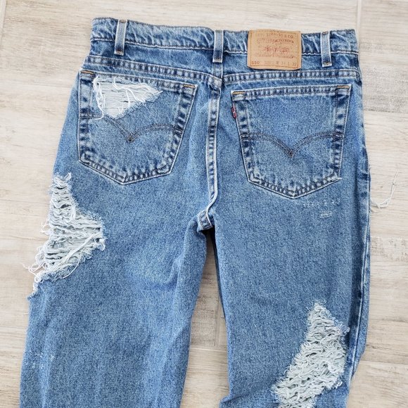 Vintage Levi's 550 Destroyed Fray Covered Relaxed Fit Jeans 34W 32L - Picture 4 of 7